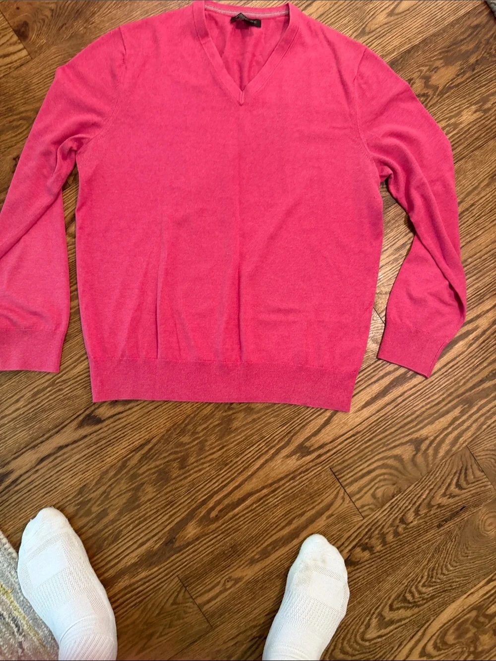 Banana Republic Men’s V-Neck Sweater in Bright Pink